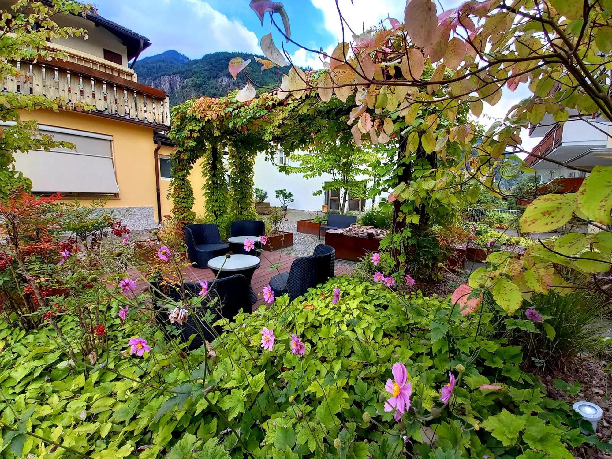 Hotel Garni Gruener Baum Laives Ngoại thất bức ảnh